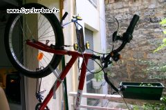 la guidon peut être mis parallèle à la roue dans un sens